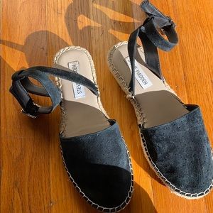 Black Steve Madden Sandals with Strap